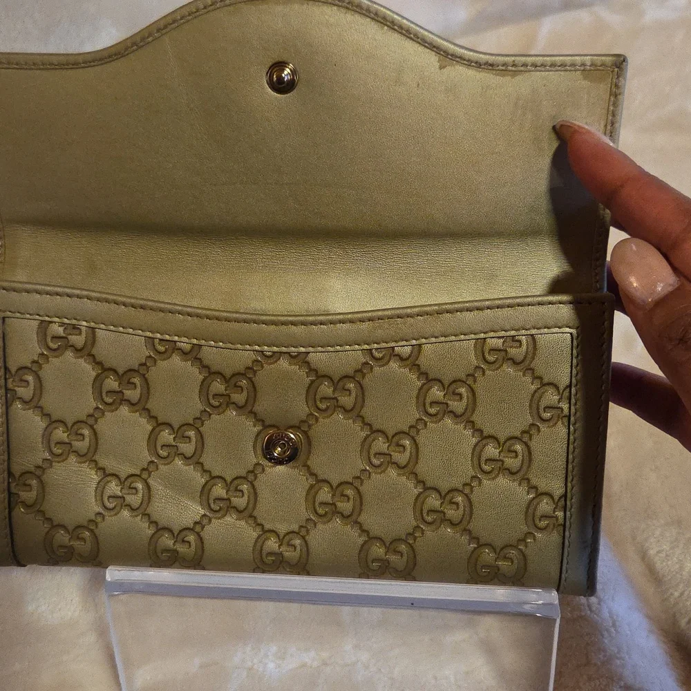 Gucci Gold‎ Embossed Women's Wallet - Picture 3 of 9